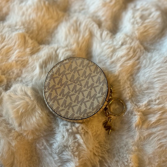 Michael Kors coin purse - Picture 3 of 4